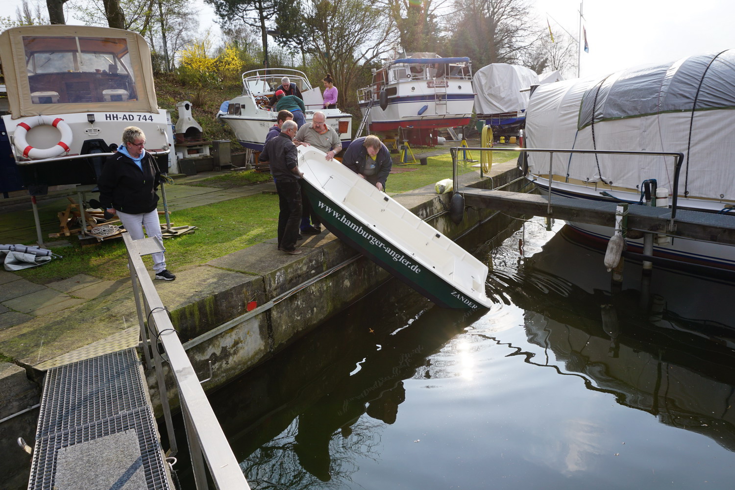 ASV Hamburger Angler e.V. 160410 Boote wässern30